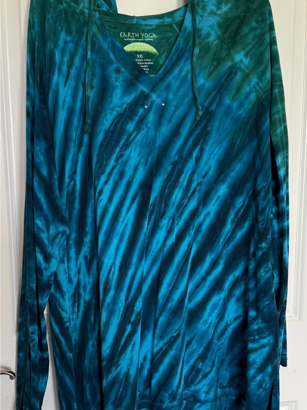 Earth Yoga Teal and Dark Green V-Neck Tie-Dye Hoodie